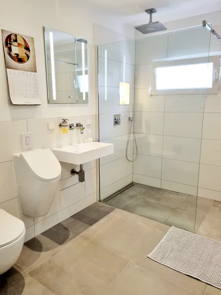 Hochwertige 3-Zimmer-Wohnung mit Balkon, Klimaanlage & Fußbodenheizung – voll möbliert — photo 1